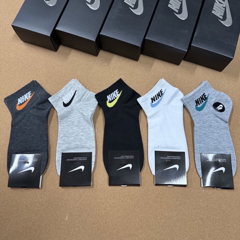 NIKE