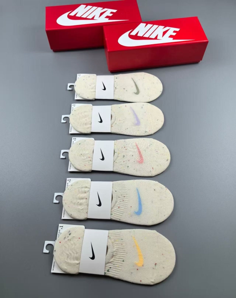 NIKE