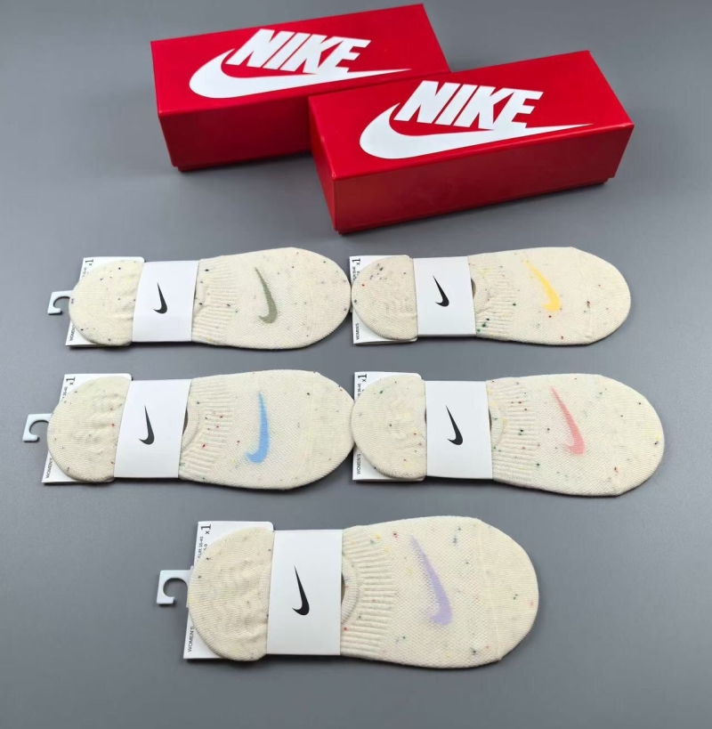 NIKE