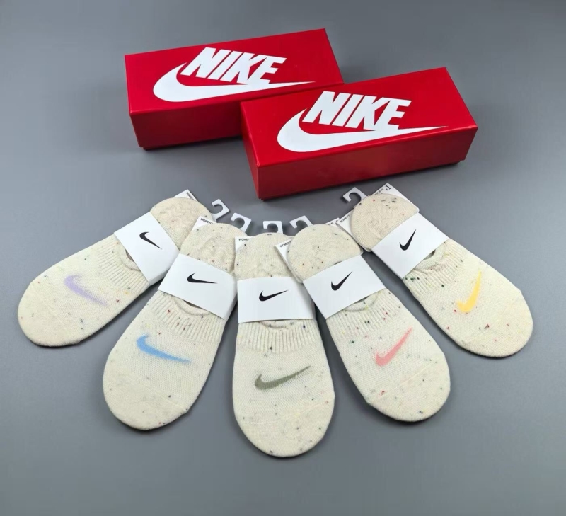 NIKE